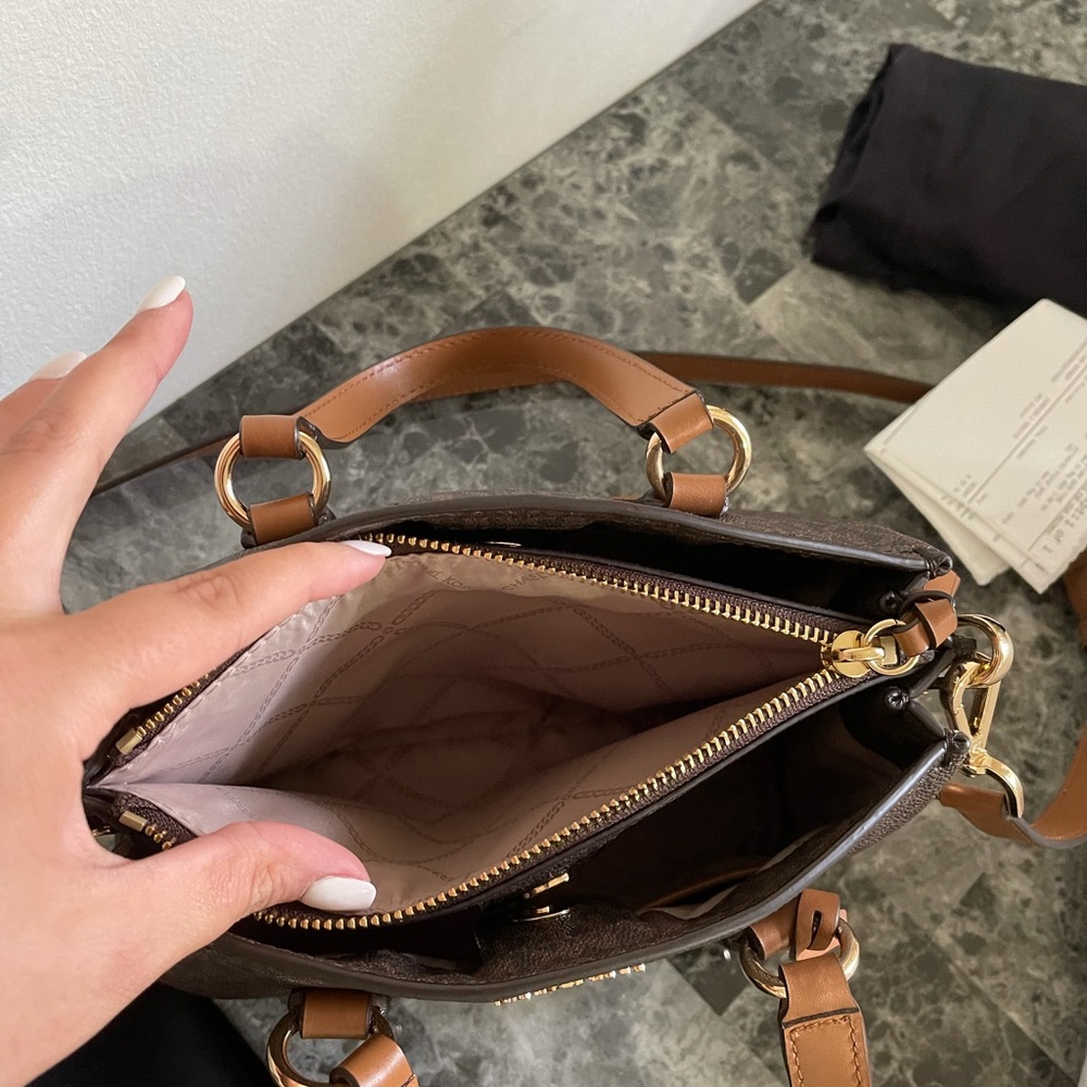 Michael kors purse with wallet - Picture 4 of 7